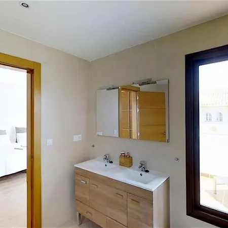 7005 Penthouse Very Spacious, High Standard, 3 Bed Appartamento