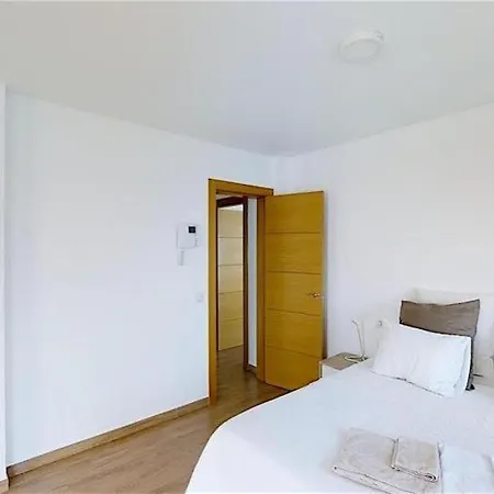 7005 Penthouse Very Spacious, High Standard, 3 Bed *