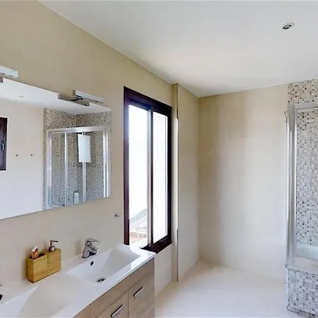 7005 Penthouse Very Spacious, High Standard, 3 Bed