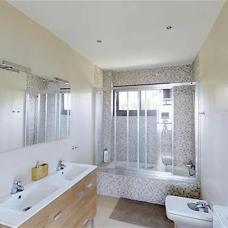 7005 Penthouse Very Spacious, High Standard, 3 Bed